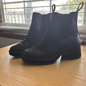Sorel Black Heeled Boots with Chunky Sole